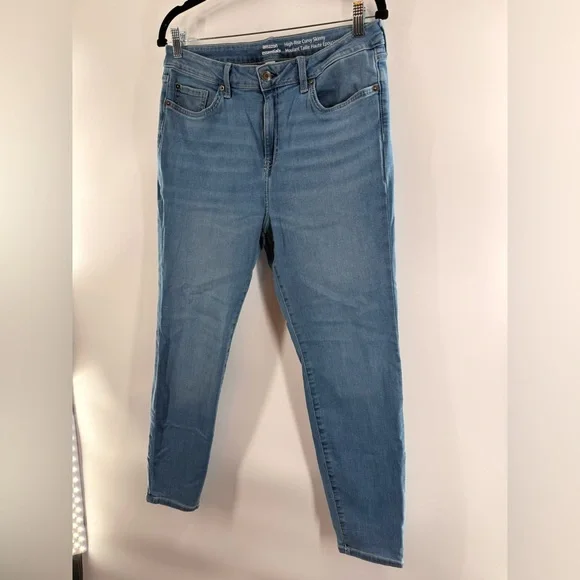 EUC Amazon Essentials Light Wash Skinny Jeans - Picture 7 of 10